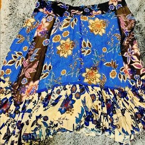 Zara’s skirt size small